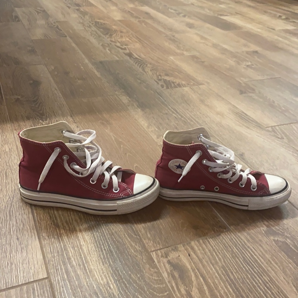Women’s maroon high top All-Stars